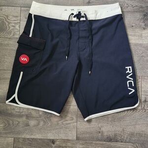 RVCA Men's Black and White Board Shorts Sz 32